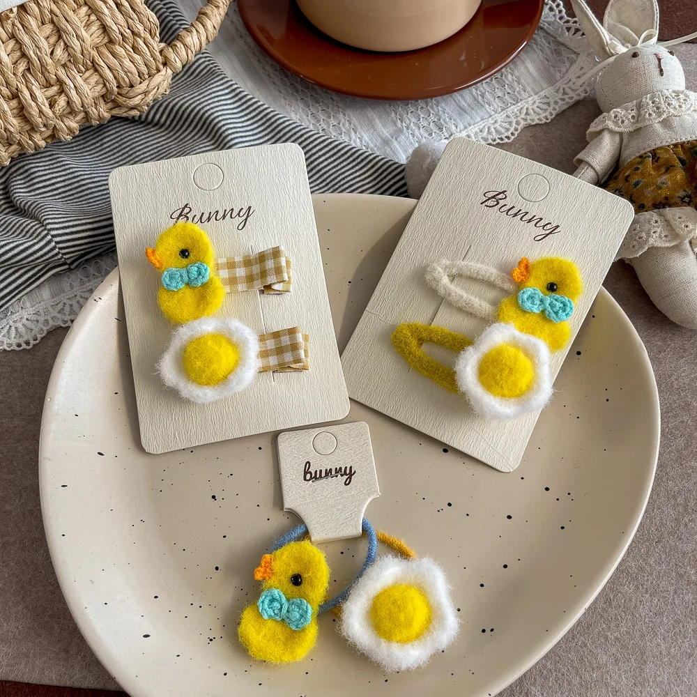 Плюшевая заколка-утёнок желтого цвета, милая резинка для волос, детская резинка-пружинка, заколка для девочек, боковая заколка для челки, детские аксессуары для волос
Плюшевая заколка-утёнок желтого цвета, милая резинка для волос, детская резинка-пружинка, заколка для девочек, боковая заколка для челки, детские аксессуары для волос