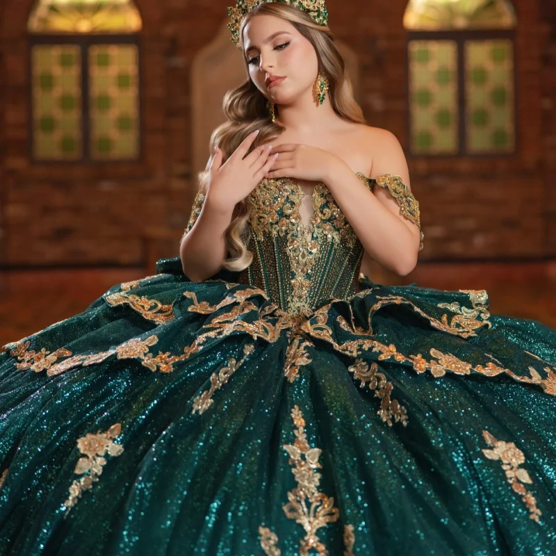 Shiny Dark Green Quinceanera Dress off-shoulder Golden Glitter Crystal Decal Layering Long tail Bow vestidos de 15 Quinceanera
Shiny Dark Green Quinceanera Dress off-shoulder Golden Glitter Crystal Decal Layering Long tail Bow vestidos de 15 Quinceanera 