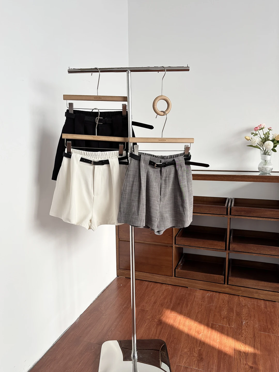 Elegant High Waist Wide Leg Black Shorts Women's Summer 2026 Belted Slimming Versatile Outdoor Loose Casual Pants
Elegant High Waist Wide Leg Black Shorts Women's Summer 2026 Belted Slimming Versatile Outdoor Loose Casual Pants