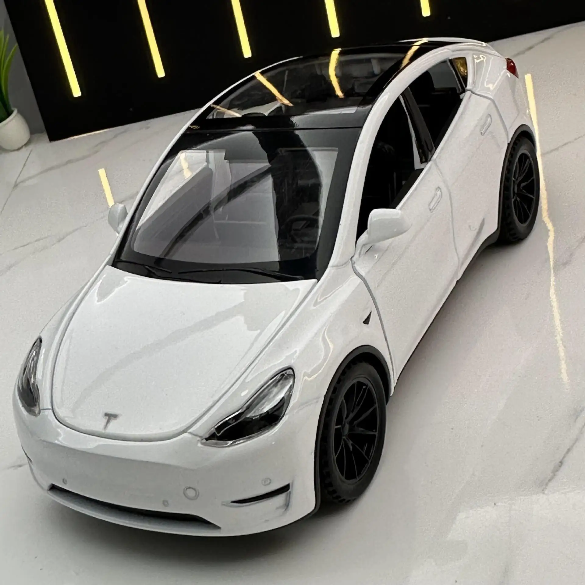 Zhongyuanxing Alloy Car Model 1:32 New Energy ModelY Pull Back Toy Car Music Model Dust Box
Zhongyuanxing Alloy Car Model 1:32 New Energy ModelY Pull Back Toy Car Music Model Dust Box