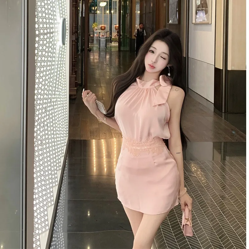 Summer New Women's Lace Halter Neck Sleeveless Set High Waist A-Line Skirt with Belt Fashionable French Style Short Dress
Summer New Women's Lace Halter Neck Sleeveless Set High Waist A-Line Skirt with Belt Fashionable French Style Short Dress
