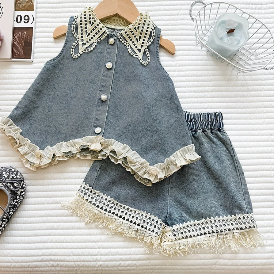 Костюм для девочек 2026: Новинка весны-лета, детская одежда для девочек, комплект из топа без рукавов с кружевом в иностранном стиле и джинсовых шорт
Костюм для девочек 2026: Новинка весны-лета, детская одежда для девочек, комплект из топа без рукавов с кружевом в иностранном стиле и джинсовых шорт