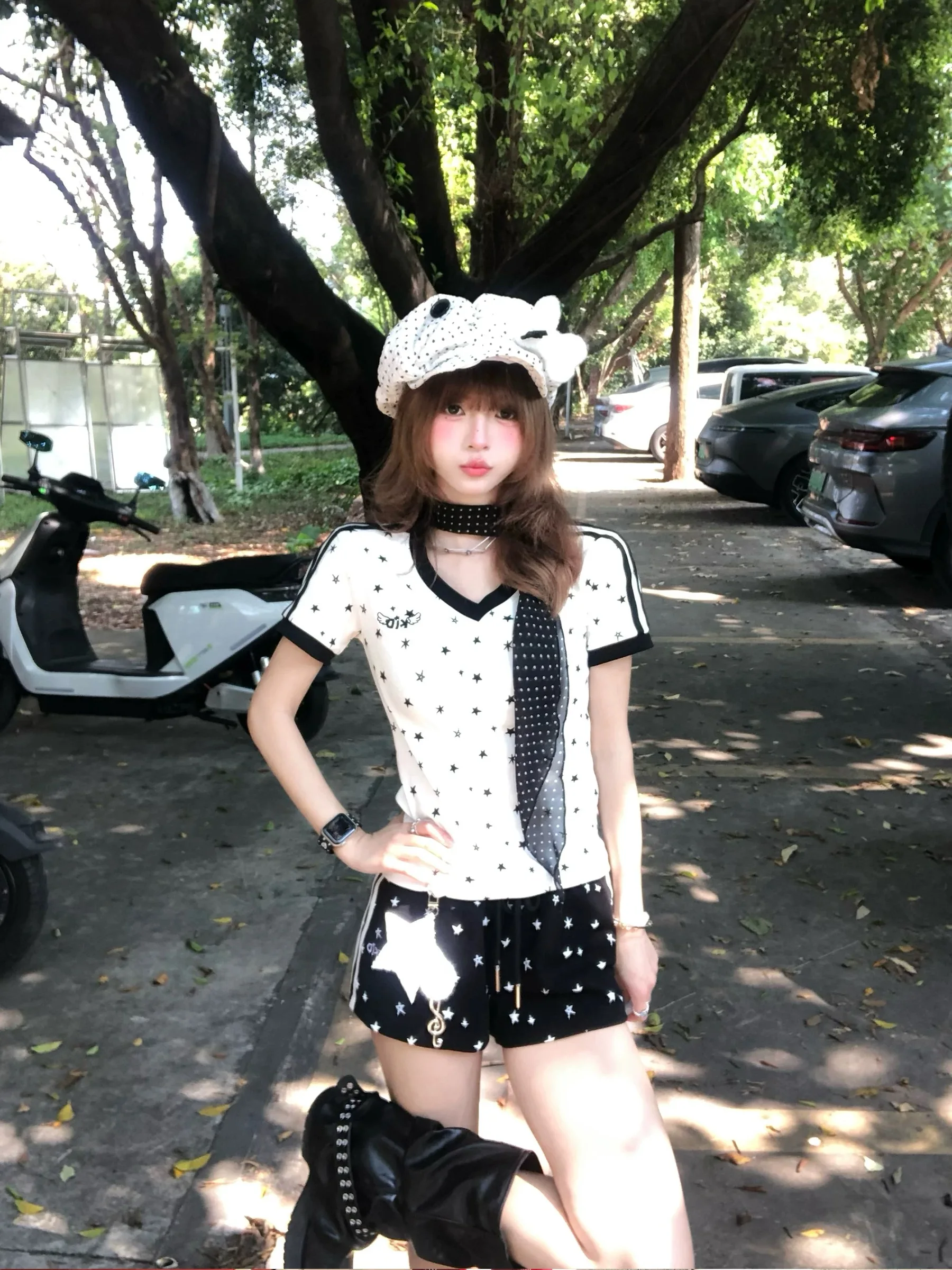 Cute Short Pants Set for Girls Summer Fashion Star Print T-Shirt Hot Pants Two-Piece Set Sweet Sister Casual Comfortable Fit
Cute Short Pants Set for Girls Summer Fashion Star Print T-Shirt Hot Pants Two-Piece Set Sweet Sister Casual Comfortable Fit