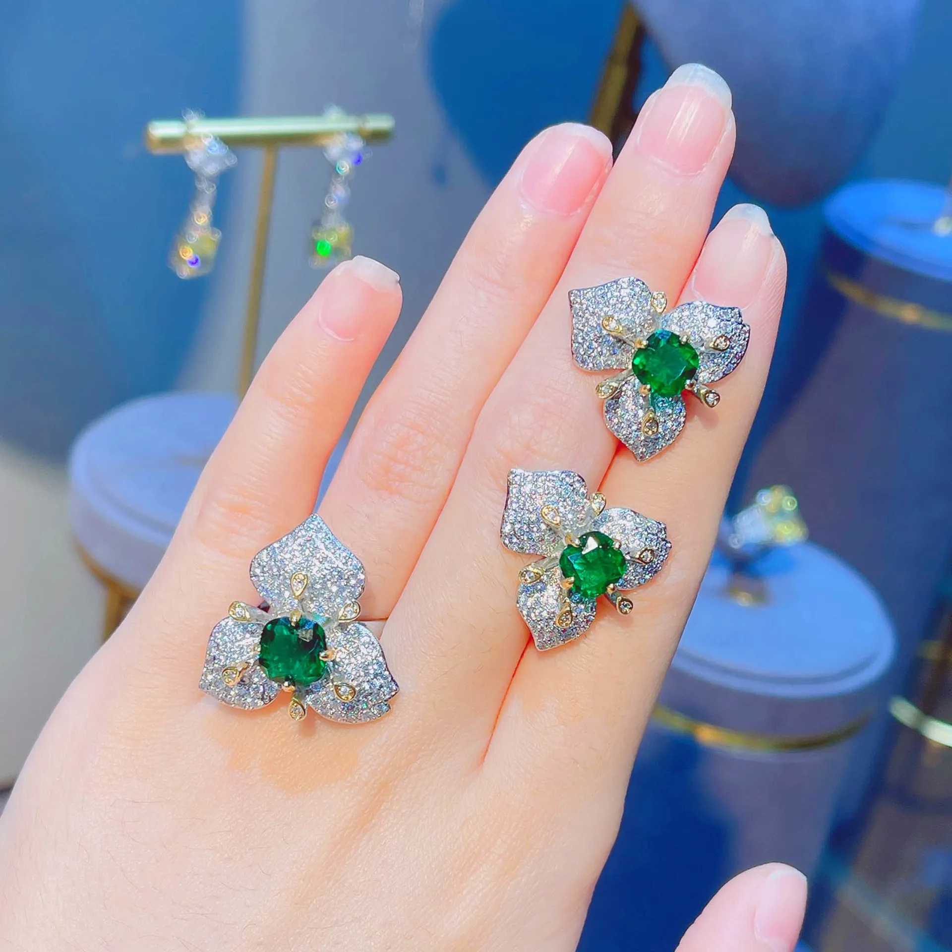 High-Quality Full Diamond Three-Dimensional Simulation Emerald Red Corundum Set Colorful Flower Earring Ring Party Birthday Gift
High-Quality Full Diamond Three-Dimensional Simulation Emerald Red Corundum Set Colorful Flower Earring Ring Party Birthday Gift