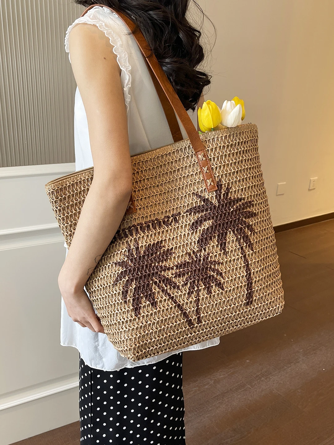 Summer Beach Vacation Style Straw Woven Tote Bag Women's Single Shoulder Handbag Large Capacity 2026 New Commuter Bag
Summer Beach Vacation Style Straw Woven Tote Bag Women's Single Shoulder Handbag Large Capacity 2026 New Commuter Bag