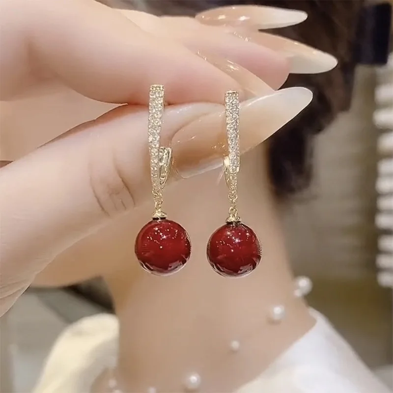 Retro red round bead earrings for women new in simple fashion high-end inlay diamonds Drop earring wedding banquet jewelry gifts
Retro red round bead earrings for women new in simple fashion high-end inlay diamonds Drop earring wedding banquet jewelry gifts