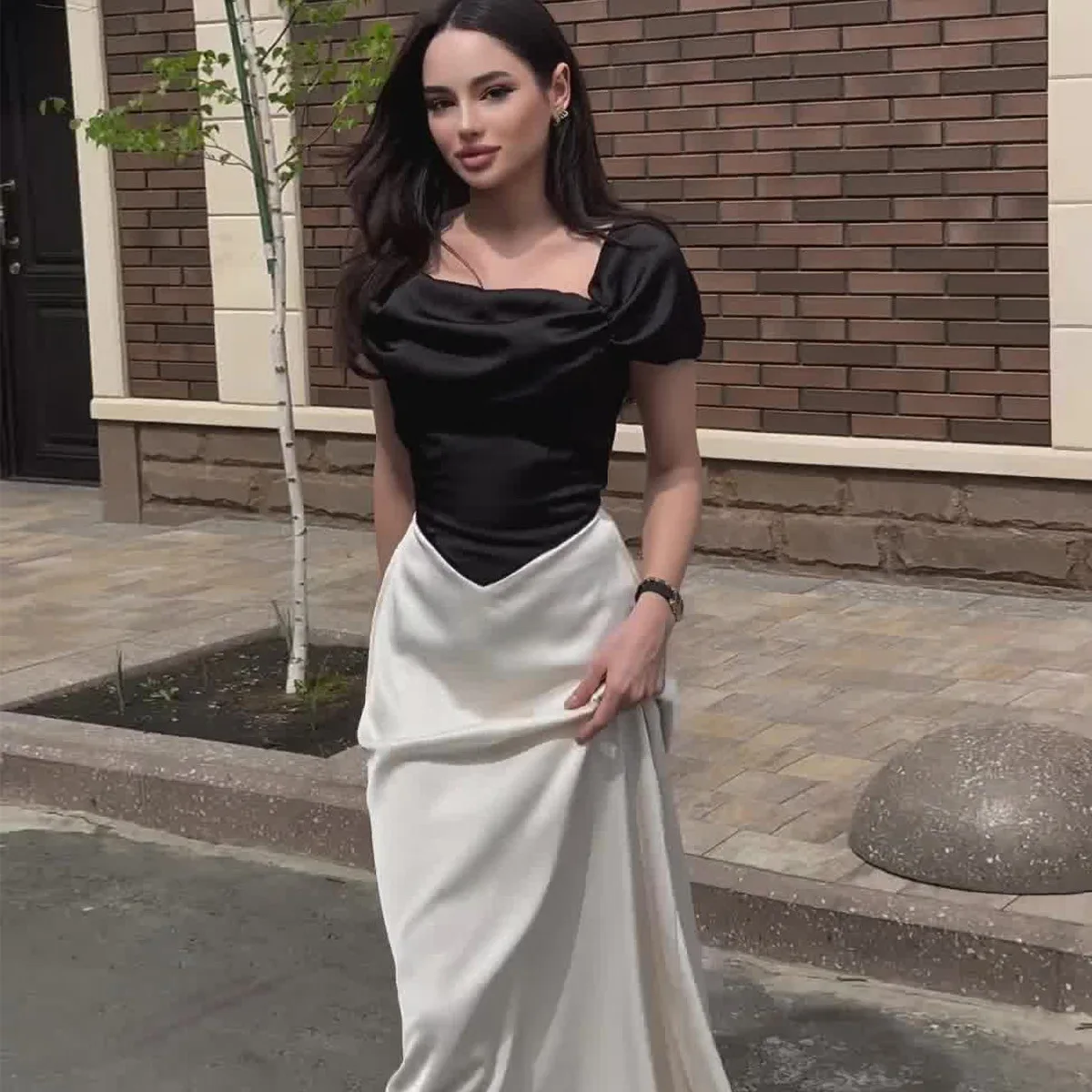 2026 Spring New Satin Slim-fit Black And White Contrast Color Puff Sleeve Long Tie-waist Dress Dubai Luxury Islam Elegant
2026 Spring New Satin Slim-fit Black And White Contrast Color Puff Sleeve Long Tie-waist Dress Dubai Luxury Islam Elegant