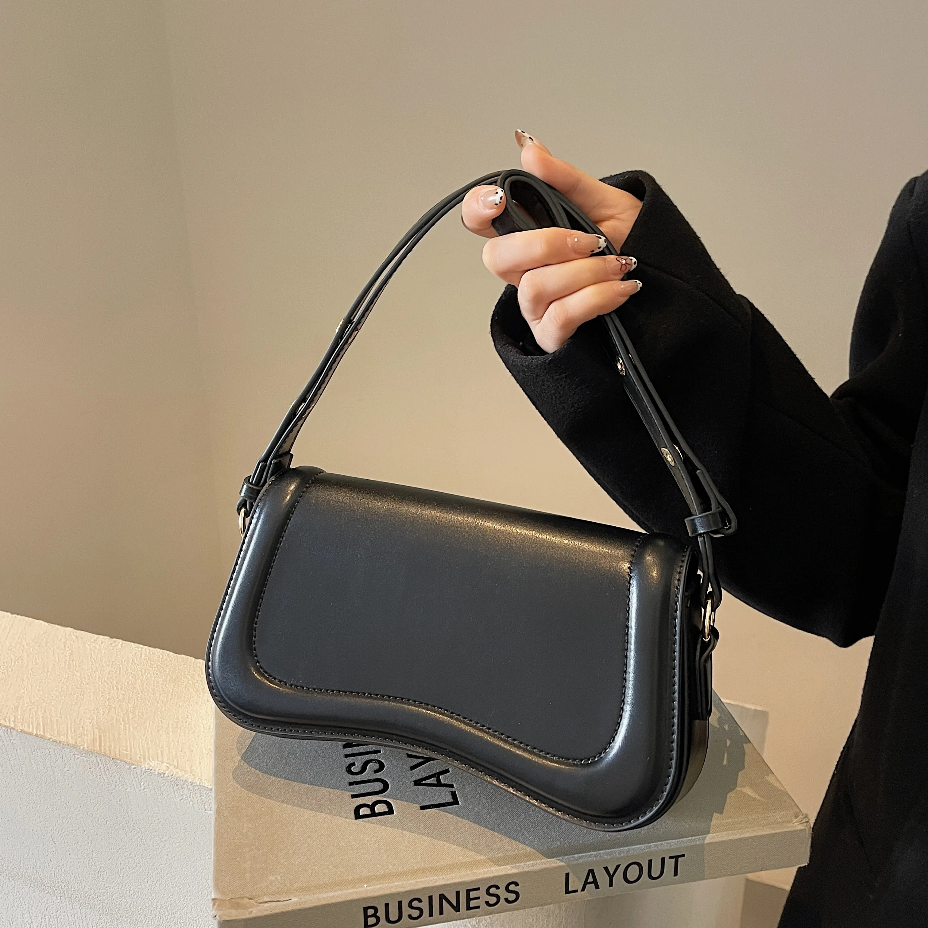 Korean senior texture pudding bag small armpit bag female summer new fashion all fashion shoulder small square bag
Korean senior texture pudding bag small armpit bag female summer new fashion all fashion shoulder small square bag