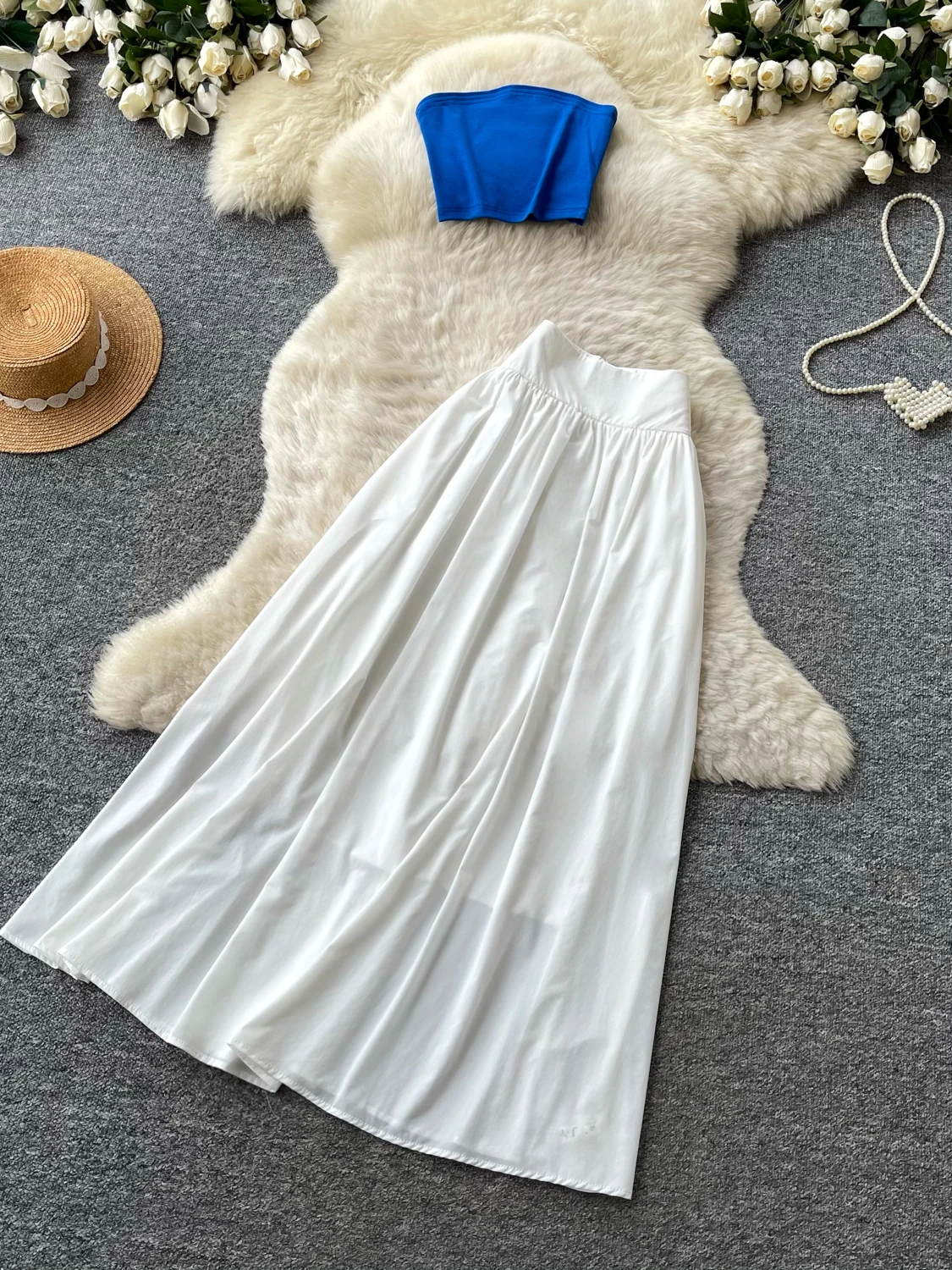 Slimming High Waist Two Piece Set Women's Summer Commute Style Tank Top And Skirt Fashionable Versatile Ensemble
Slimming High Waist Two Piece Set Women's Summer Commute Style Tank Top And Skirt Fashionable Versatile Ensemble