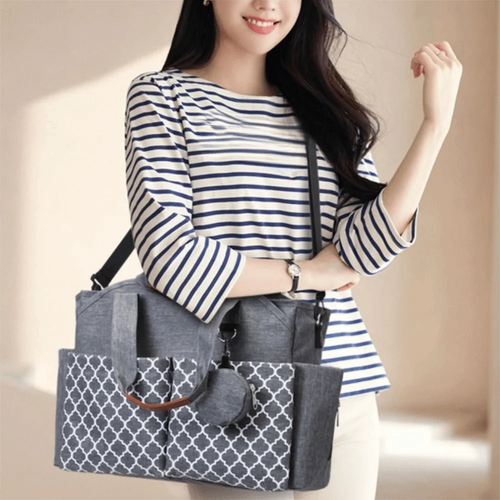 Сумка для подгузников большой вместимости, многофункциональная, износостойкая, водонепроницаемая, с регулируемым плечевым ремнем, для мам.
Сумка для подгузников большой вместимости, многофункциональная, износостойкая, водонепроницаемая, с регулируемым плечевым ремнем, для мам.