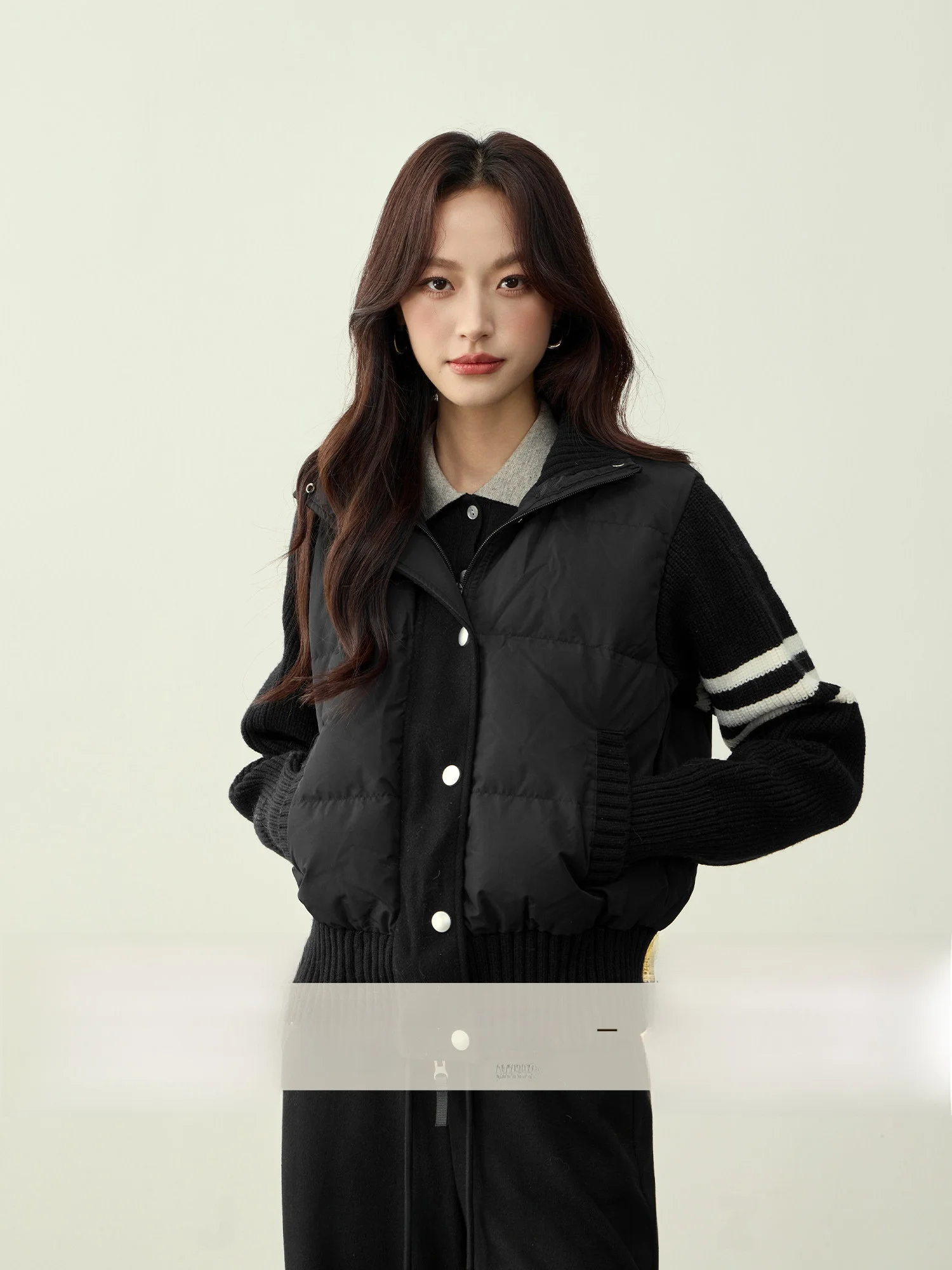 Утепленное пуховое пальто Bla Thiened с вязаным пэчворк-дизайном, зимнее, женское, теплое, приталенное, простого кроя, из полиэфирного волокна
Утепленное пуховое пальто Bla Thiened с вязаным пэчворк-дизайном, зимнее, женское, теплое, приталенное, простого кроя, из полиэфирного волокна