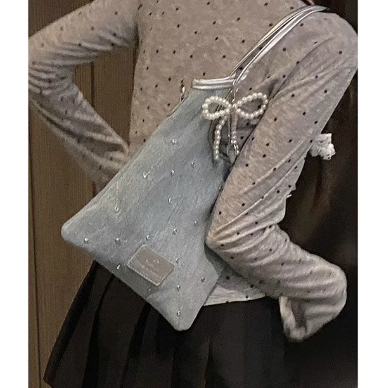 Exquisite Pearl Bow Appliques Shoulder Bag Personality Spliced Color All-match Korean Commuter Pack Multi-function Crossbody Bag
Exquisite Pearl Bow Appliques Shoulder Bag Personality Spliced Color All-match Korean Commuter Pack Multi-function Crossbody Bag
