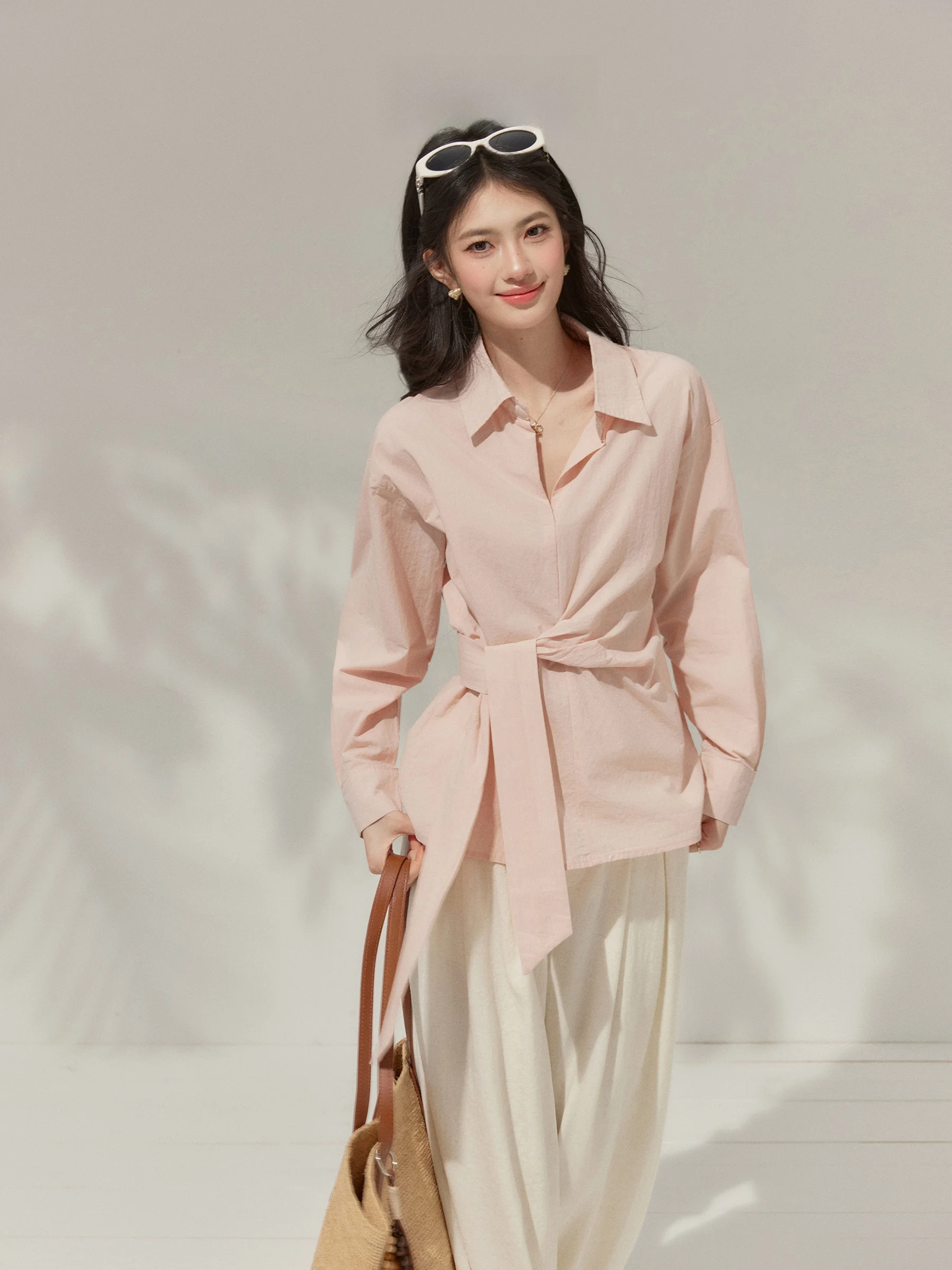 Loose Office Style Women's Long Sleeve Shirt with Waist-Cinching Side Ties Korean Design Stand Collar Fashion Spring 2026
Loose Office Style Women's Long Sleeve Shirt with Waist-Cinching Side Ties Korean Design Stand Collar Fashion Spring 2026