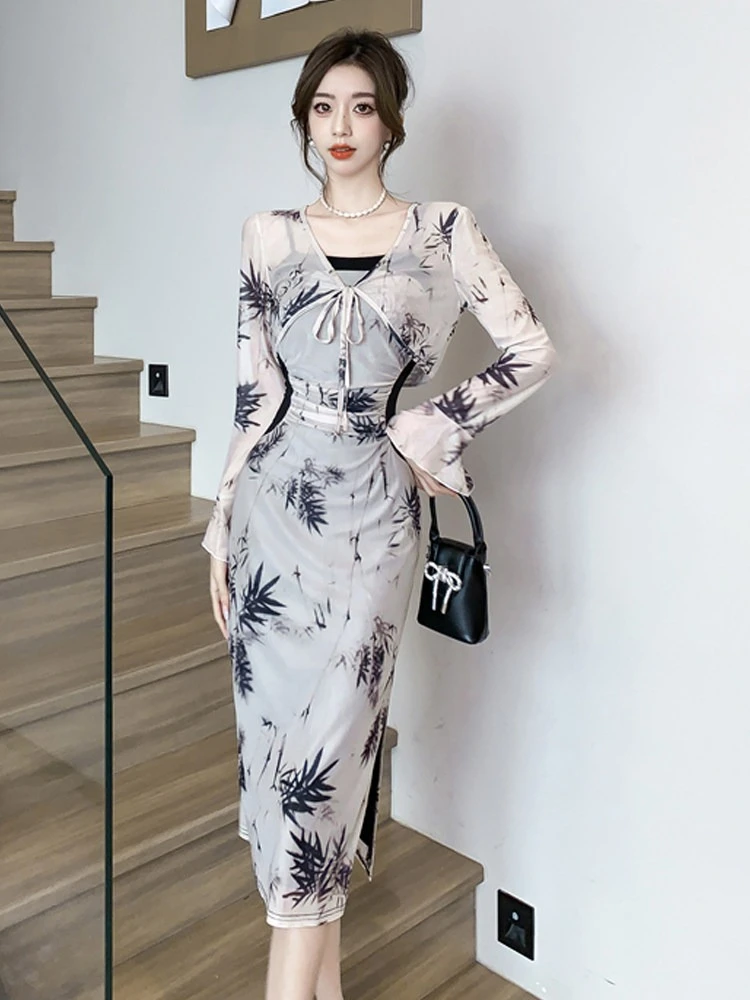 Retro sexy mesh pleated printed flared sleeve cardigan retro high waisted slim fit camisole dress women elegant two-piece set
Retro sexy mesh pleated printed flared sleeve cardigan retro high waisted slim fit camisole dress women elegant two-piece set