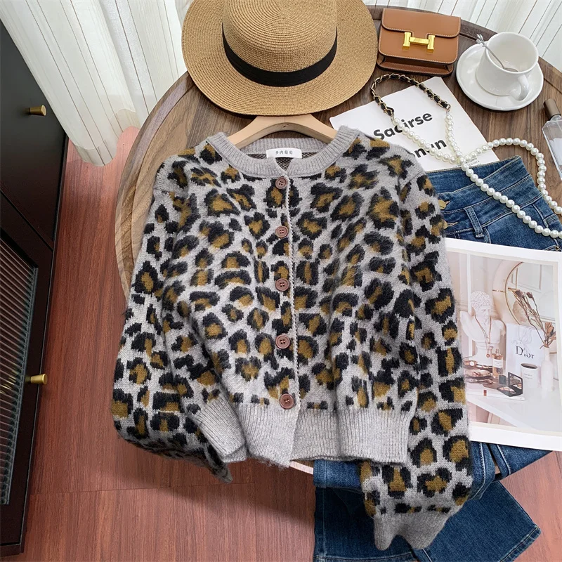 Women's O-Neck Leopard Cardigan Loose Long Sleeve Knit Sweater Harajuku Vintage Y2k Luxury Cashmere Sweater 2000s Clothes 2025
Women's O-Neck Leopard Cardigan Loose Long Sleeve Knit Sweater Harajuku Vintage Y2k Luxury Cashmere Sweater 2000s Clothes 2025