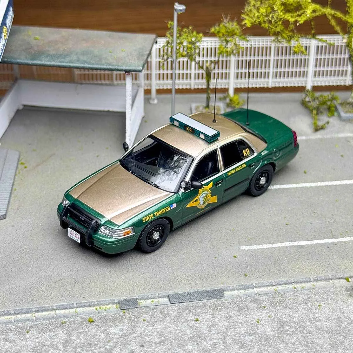 Rollin 1/64 Connecticut State Police Victoria Crown Alloy Car Model
Rollin 1/64 Connecticut State Police Victoria Crown Alloy Car Model