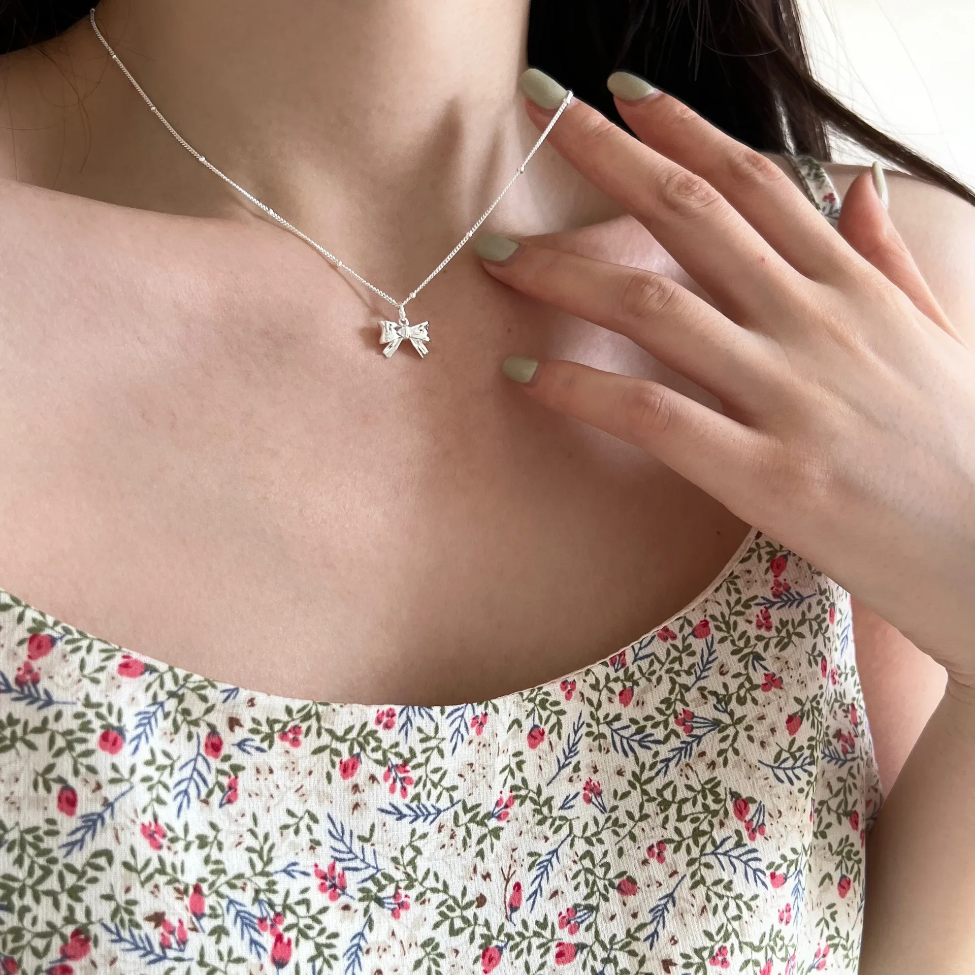 Bow Necklace Cute and Sweet Lady Butterfly Collarbone Necklace Necklace for Women Minimalist Jewelry
Bow Necklace Cute and Sweet Lady Butterfly Collarbone Necklace Necklace for Women Minimalist Jewelry