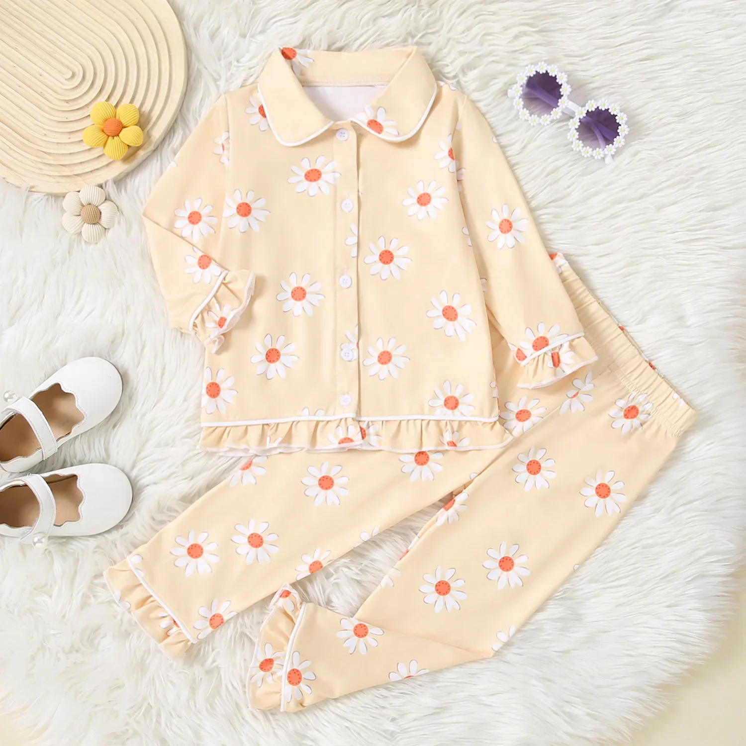 Children's Spring Comfortable Pajamas Set Girls Cartoon Strawberry Print Long Sleeve Lapel Sleepwear Baby Girl Casual Loungewear
Children's Spring Comfortable Pajamas Set Girls Cartoon Strawberry Print Long Sleeve Lapel Sleepwear Baby Girl Casual Loungewear