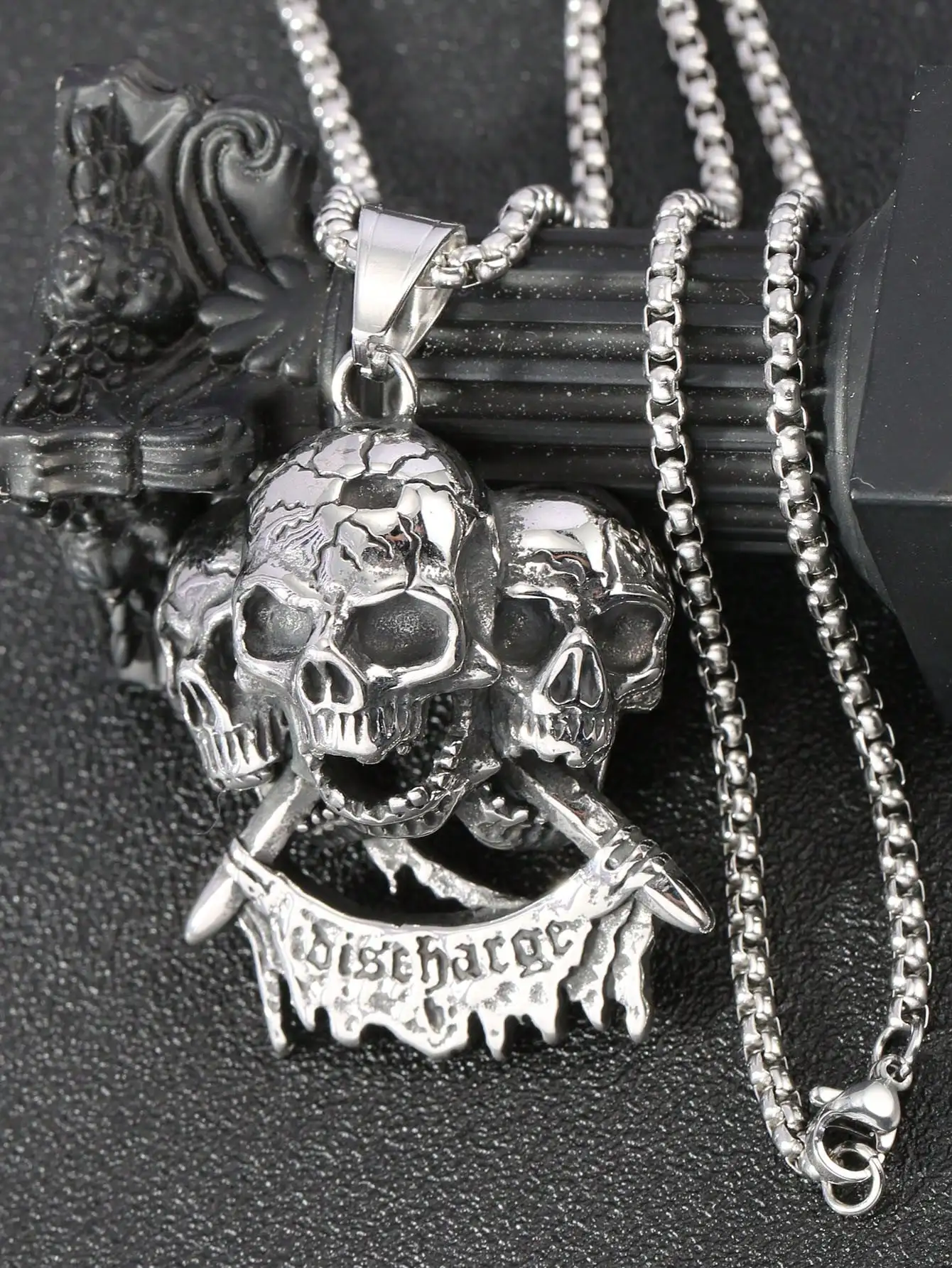 304 Stainless Steel Three-Skull Discharge Pendant Necklace Men's Dark Retro Hip-Hop Street Style Box Chain Jewelry
304 Stainless Steel Three-Skull Discharge Pendant Necklace Men's Dark Retro Hip-Hop Street Style Box Chain Jewelry