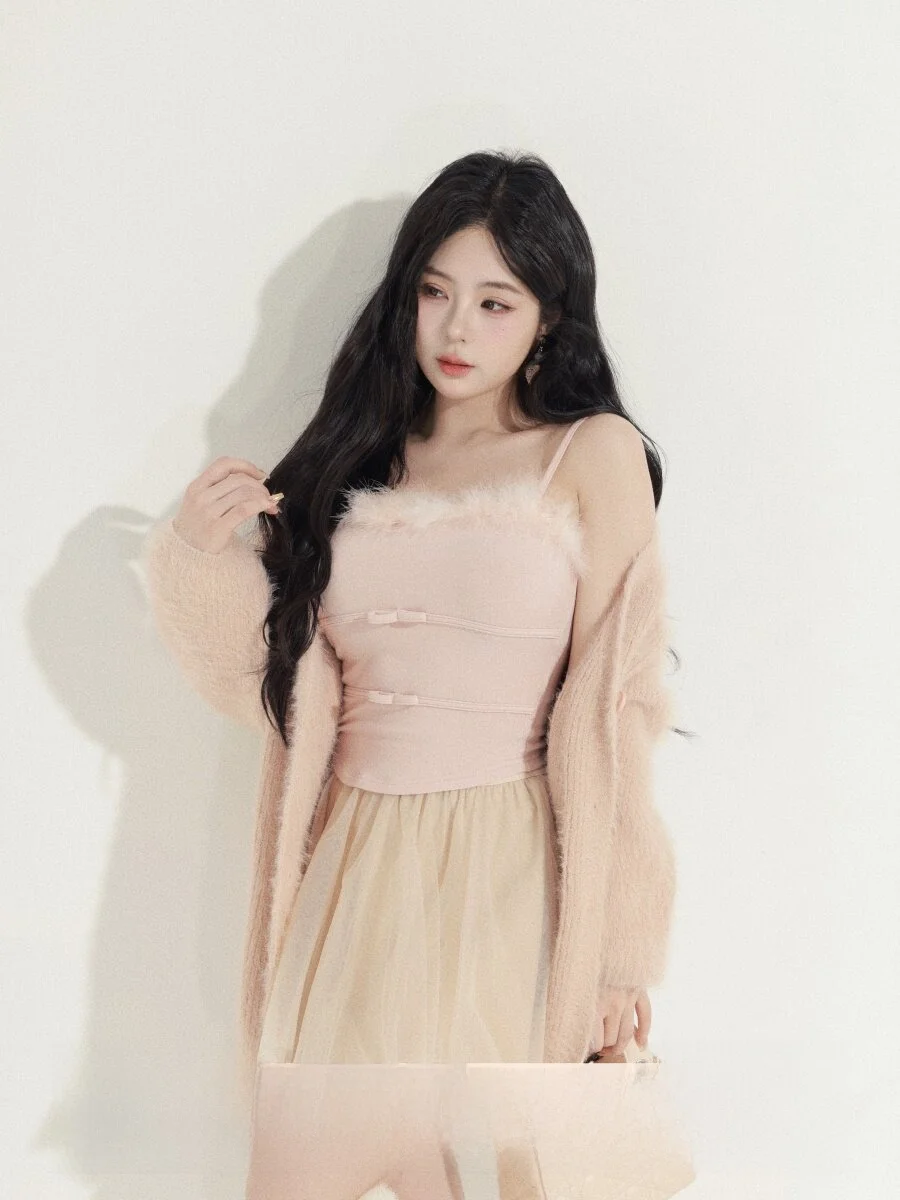 Charming Korean Style Women's Fashion Set Romantic Concerto Half Skirt Tank Top Two-Piece Suit Winter Short Sleeve Long Sleeve
Charming Korean Style Women's Fashion Set Romantic Concerto Half Skirt Tank Top Two-Piece Suit Winter Short Sleeve Long Sleeve