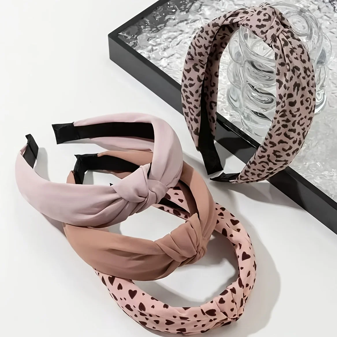 4-piece fashionable wide-brimmed hairband set, versatile for various occasions, elegant hair accessory for hair styling
4-piece fashionable wide-brimmed hairband set, versatile for various occasions, elegant hair accessory for hair styling
