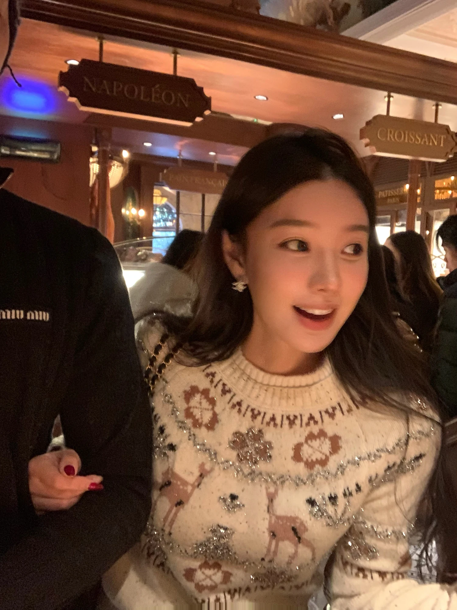 Свитер Bambi Little Deer 25N из плотной вязки с серебряной нитью, круглый вырез, на зиму, теплый, повседневный, женский, модный
Свитер Bambi Little Deer 25N из плотной вязки с серебряной нитью, круглый вырез, на зиму, теплый, повседневный, женский, модный