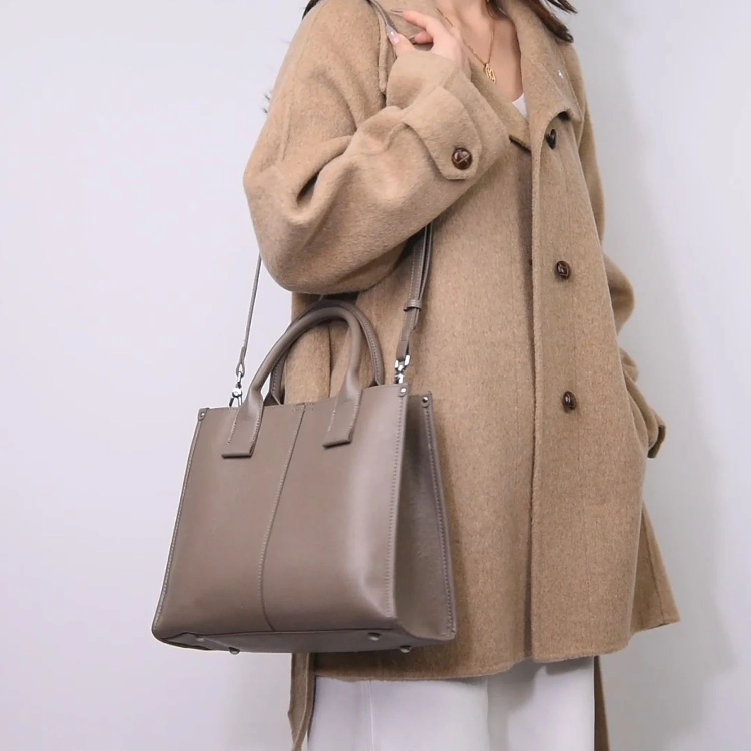 Women's bag Genuine leather handbags for woman Multifunctional Large Capacity crossbody bag fashionable Classic commuter bag
Women's bag Genuine leather handbags for woman Multifunctional Large Capacity crossbody bag fashionable Classic commuter bag