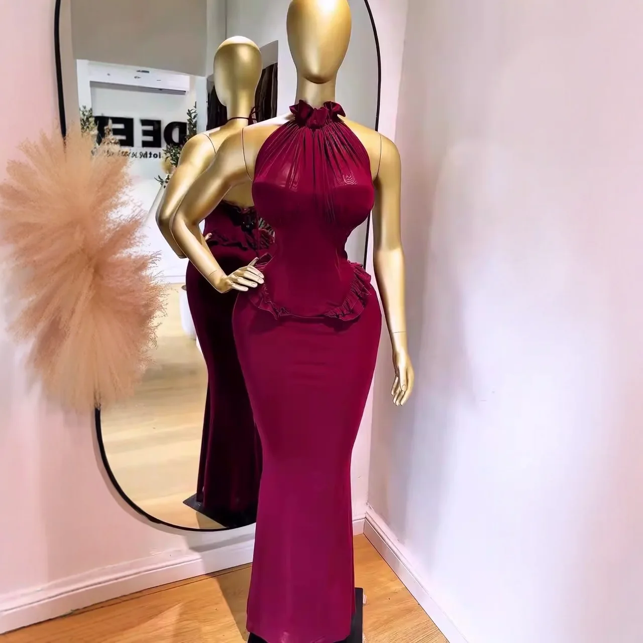 New autumn and winter European and American women's sleeveless halter neck slim-fit long evening dress
New autumn and winter European and American women's sleeveless halter neck slim-fit long evening dress