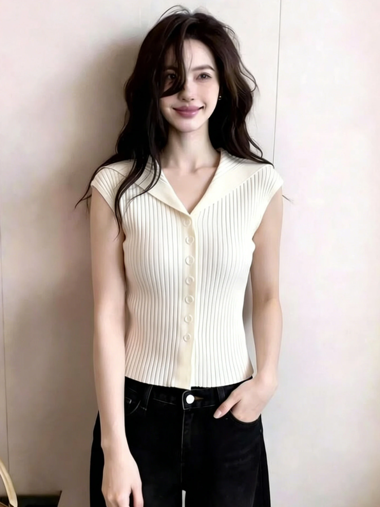 Slimming Korean Style Pure Color Versatile Knitwear Single Button Design Summer Fashion Women's Top Quality Silk Material
Slimming Korean Style Pure Color Versatile Knitwear Single Button Design Summer Fashion Women's Top Quality Silk Material