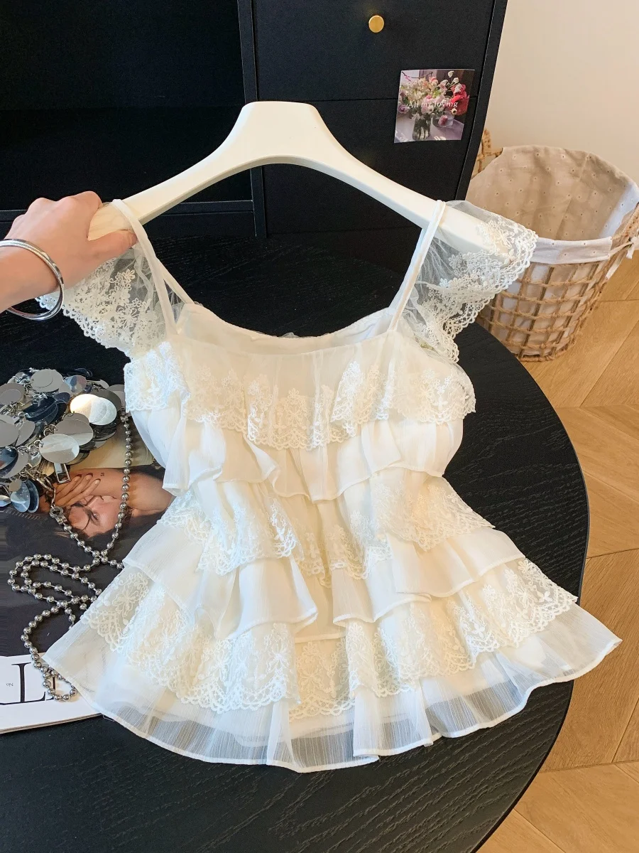 Summer New Sweet Style Women's Lace Trim Square Collar Sleeveless Shirt Chiffon Fabric Fly Sleeve Transparent Design Casual Wear
Summer New Sweet Style Women's Lace Trim Square Collar Sleeveless Shirt Chiffon Fabric Fly Sleeve Transparent Design Casual Wear
