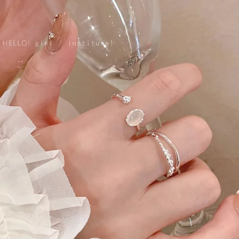 Pearl ring, beautiful and exquisite couple ring, the opening size can be adjusted.
Pearl ring, beautiful and exquisite couple ring, the opening size can be adjusted.