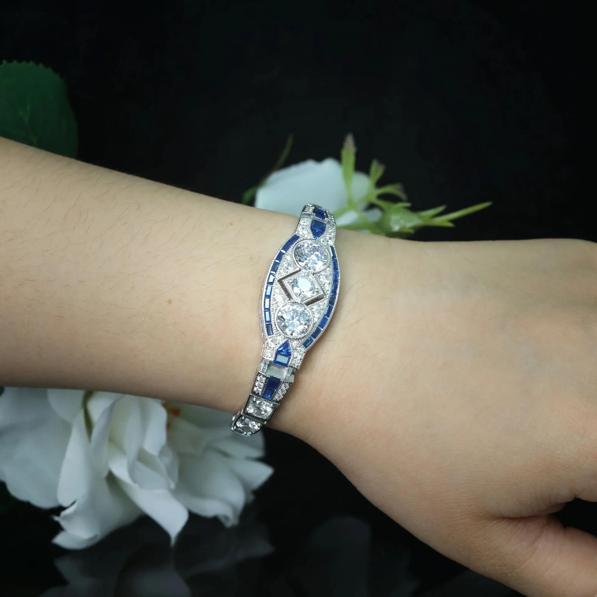 925 silver bracelet, green moissanite, royal blue decoration, event jewelry, rich lady bracelet, elegant and versatile Valentine's Day gift, holiday gift, birthday accessory, the best gift for good friends
925 silver bracelet, green moissanite, royal blue decoration, event jewelry, rich lady bracelet, elegant and versatile Valentine's Day gift, holiday gift, birthday accessory, the best gift for good friends