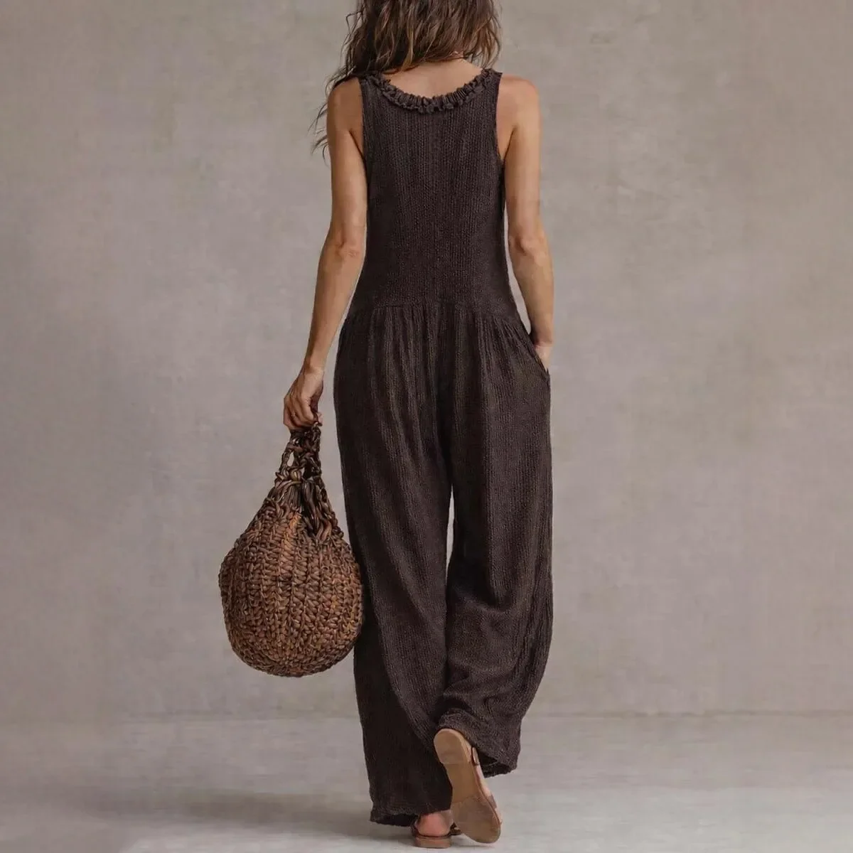 2026 Fashion Button Patchwork Simple Jumpsuits Women's Summer V Neck Sleeveless Chic Playsuits Wide Leg Pants Ladies Bodysuits
2026 Fashion Button Patchwork Simple Jumpsuits Women's Summer V Neck Sleeveless Chic Playsuits Wide Leg Pants Ladies Bodysuits