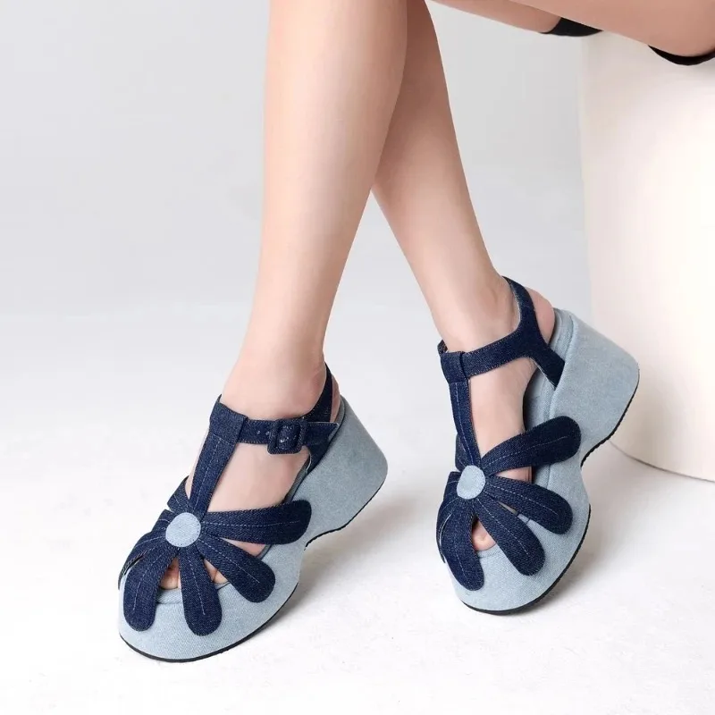 Denim Platform Sandals Women Fashion T Strap Buckle Flower Designer Shoes Woman Summer Beach Shoes for Women
Denim Platform Sandals Women Fashion T Strap Buckle Flower Designer Shoes Woman Summer Beach Shoes for Women