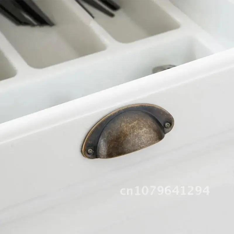 2PCS Vintage Handles Cabinet Knobs and Handles Antique Retro Darwer Pulls Box Cupboard Handle Furniture Hardware Shell
2PCS Vintage Handles Cabinet Knobs and Handles Antique Retro Darwer Pulls Box Cupboard Handle Furniture Hardware Shell