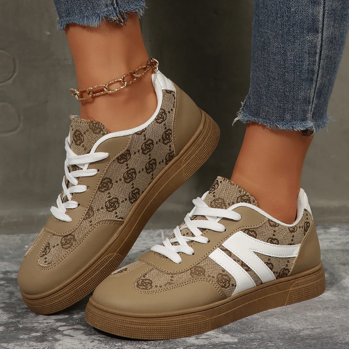 Женские кроссовки, весенне-осенние трендовые повседневные туфли на плоской подошве для женщин, новые модные удобные кроссовки на платформе, женские Zapatos De Mujer
Женские кроссовки, весенне-осенние трендовые повседневные туфли на плоской подошве для женщин, новые модные удобные кроссовки на платформе, женские Zapatos De Mujer