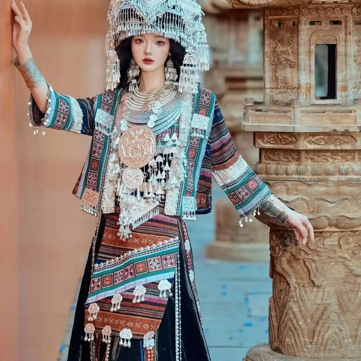 New Womne's Hmong Costume Traditional Chinese Ethnic Minority Tujia Clothing Carnival Miaojiang Goddess Cosplay Costume Female
New Womne's Hmong Costume Traditional Chinese Ethnic Minority Tujia Clothing Carnival Miaojiang Goddess Cosplay Costume Female