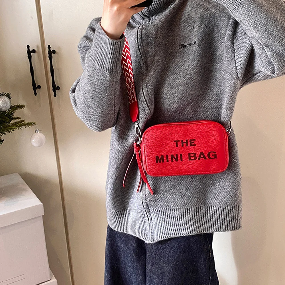 2025 new color blocking wide shoulder strap texture printed letters retro fashion trend single shoulder crossbody camera bag
2025 new color blocking wide shoulder strap texture printed letters retro fashion trend single shoulder crossbody camera bag