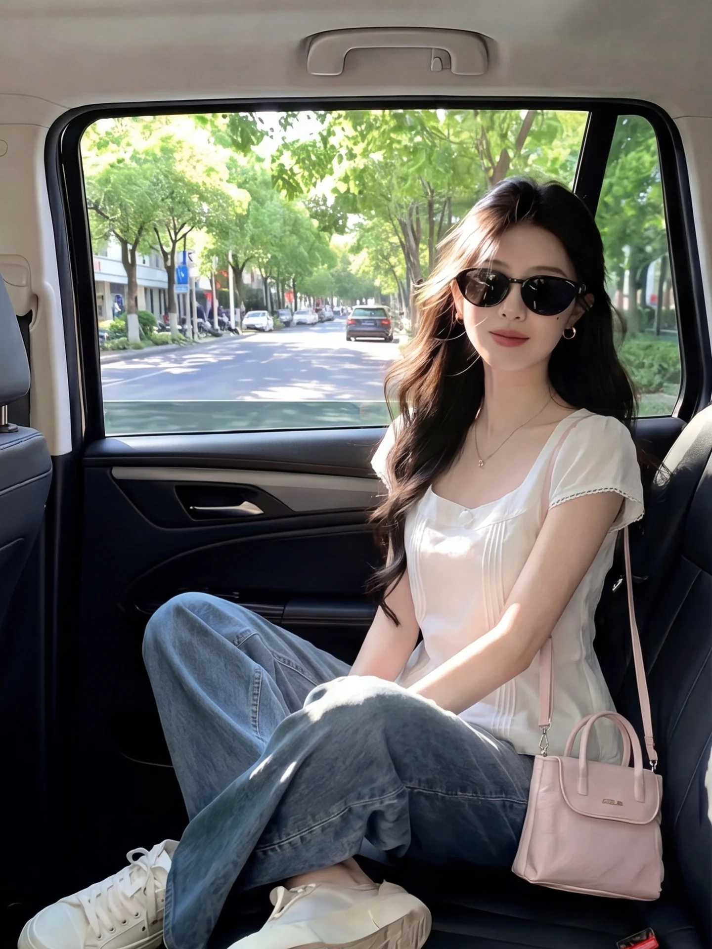 White Short Sleeve Shirt Women's Fashion Slim Fit Pleated U-Neck Summer New Style Sweet Style Design Sense Slimming Effect
White Short Sleeve Shirt Women's Fashion Slim Fit Pleated U-Neck Summer New Style Sweet Style Design Sense Slimming Effect