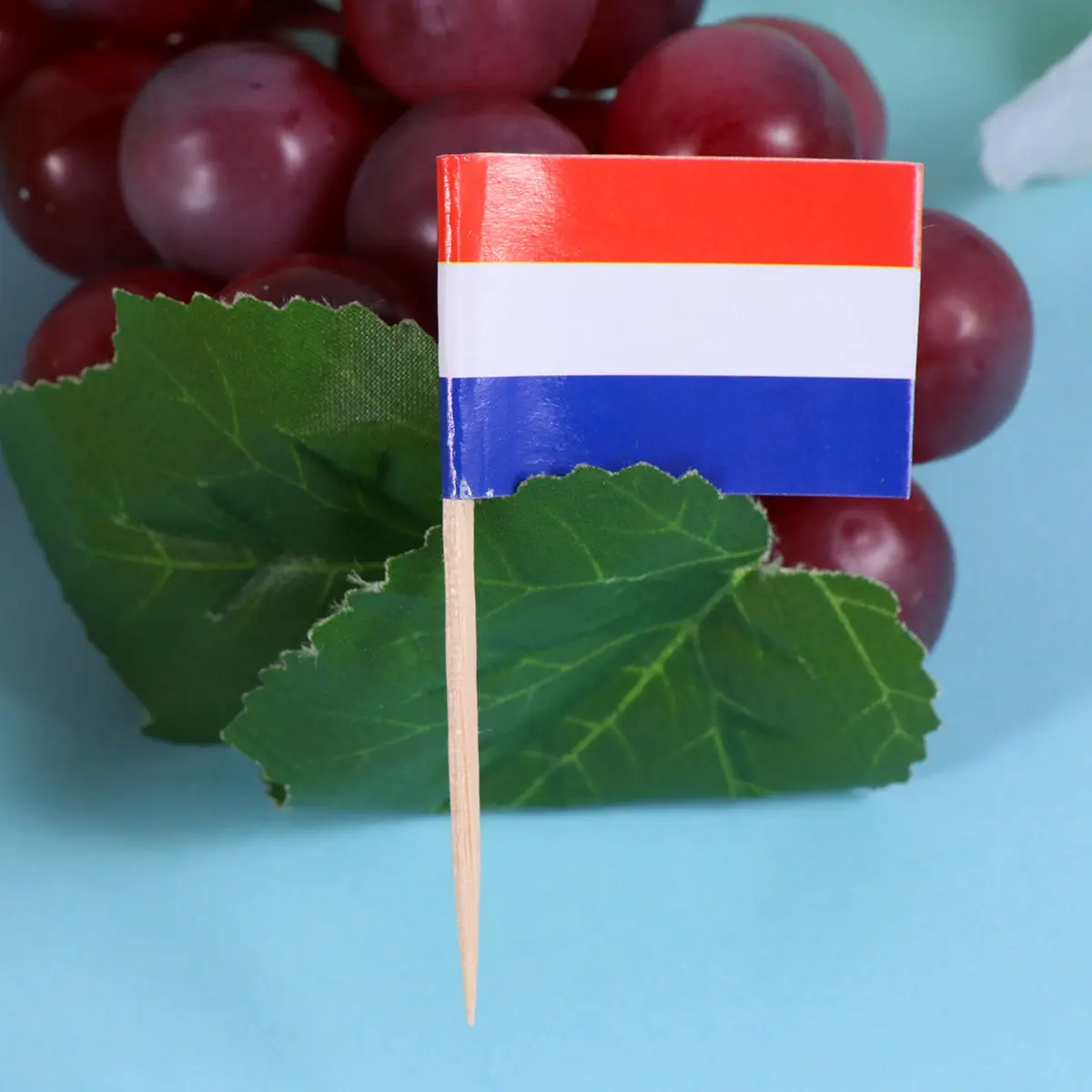 200Pcs Flag Picks Toothpick Food Picks Party Decoration Paper Flags Patriotic Theme Wood Stick for Appetizers Snacks Sandwiches
200Pcs Flag Picks Toothpick Food Picks Party Decoration Paper Flags Patriotic Theme Wood Stick for Appetizers Snacks Sandwiches
