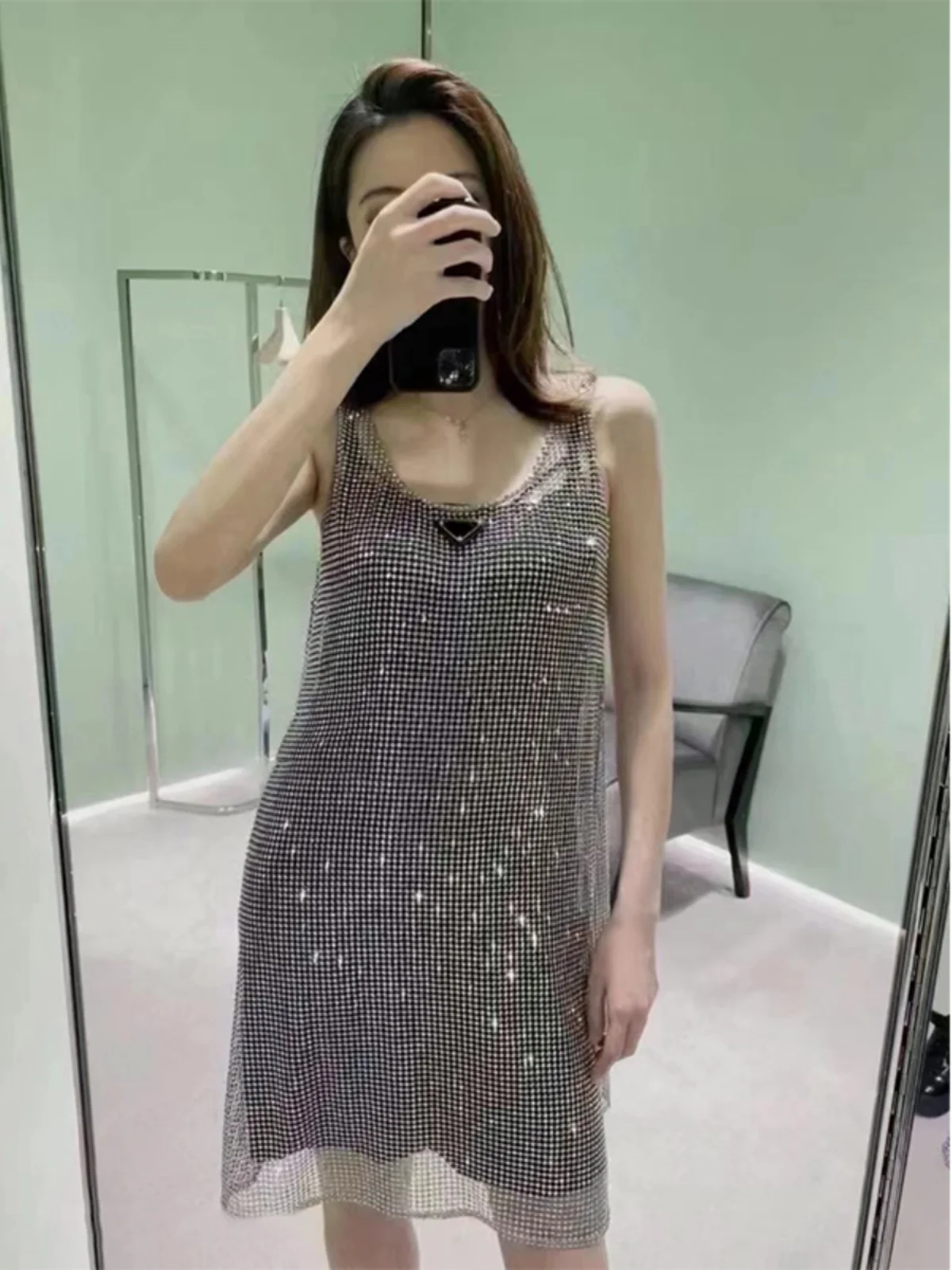 Heavy Embellied Hollow out Diamond Summer New Sle Ele Simple round Ne Svel Strapl Dr Korean Sle A-Lin...
Heavy Embellied Hollow out Diamond Summer New Sle Ele Simple round Ne Svel Strapl Dr Korean Sle A-Lin...