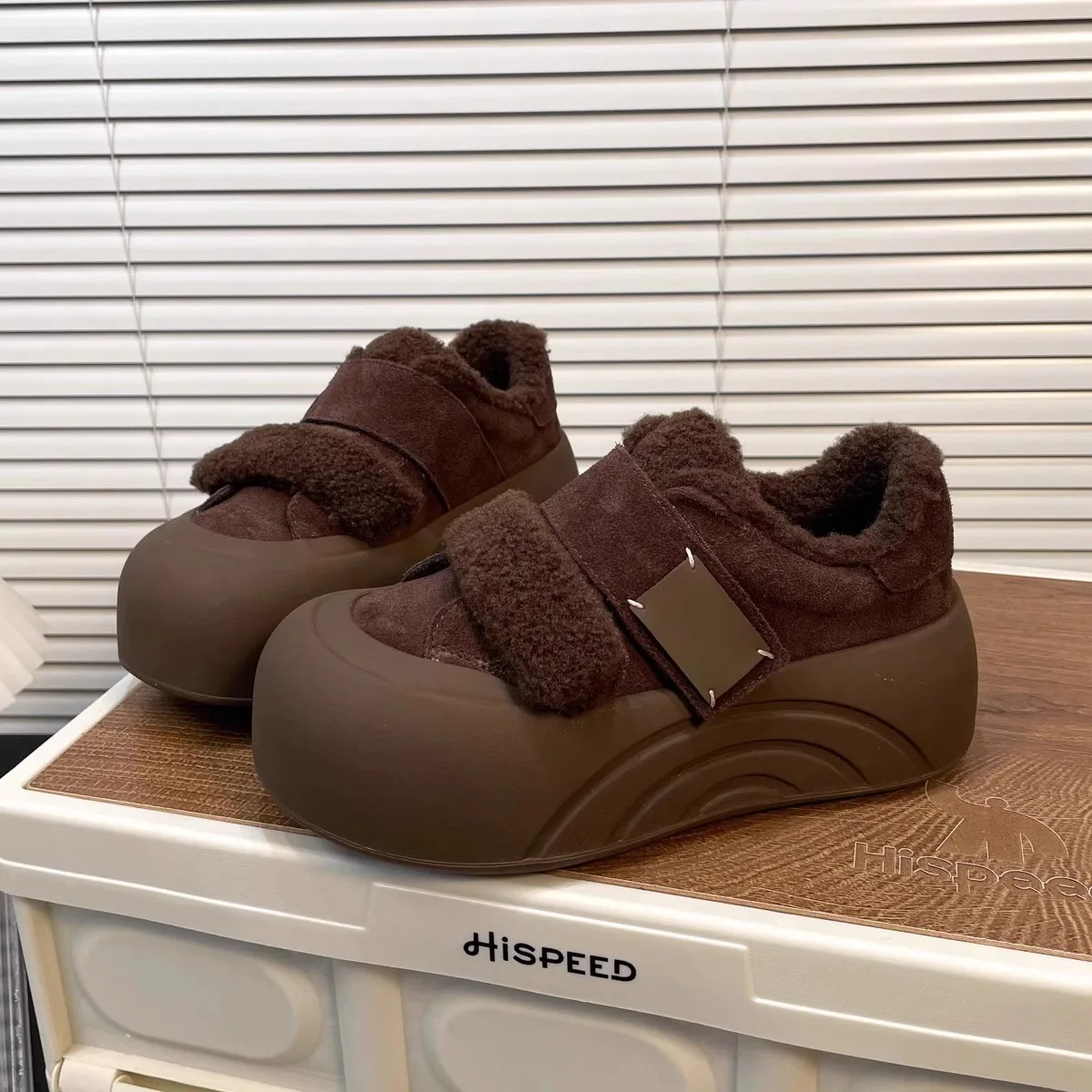 Winter Women Fuzzy Platform Shoes Warm Fur Lined Sneakers Hook & Loop Casual Cotton Shoes Round Toe Non-slip Thick Sole Flats
Winter Women Fuzzy Platform Shoes Warm Fur Lined Sneakers Hook & Loop Casual Cotton Shoes Round Toe Non-slip Thick Sole Flats