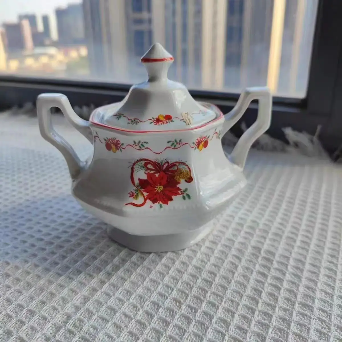 Exported to the UK collection of octagonal special-shaped sugar pots, beautiful and retro
Exported to the UK collection of octagonal special-shaped sugar pots, beautiful and retro