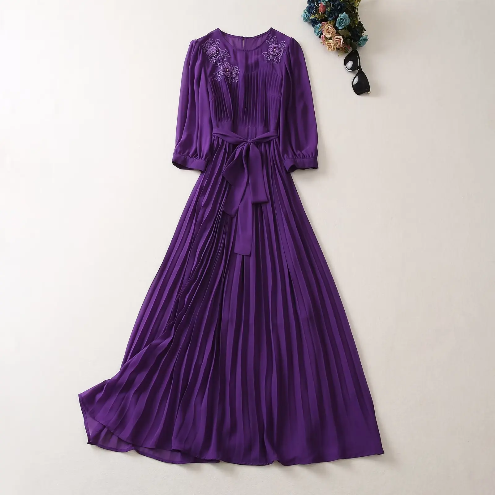 European and American women's dress 2023 summer new style Crew neck quarter sleeve embroidery Pleated fashion purple belt XXL
European and American women's dress 2023 summer new style Crew neck quarter sleeve embroidery Pleated fashion purple belt XXL