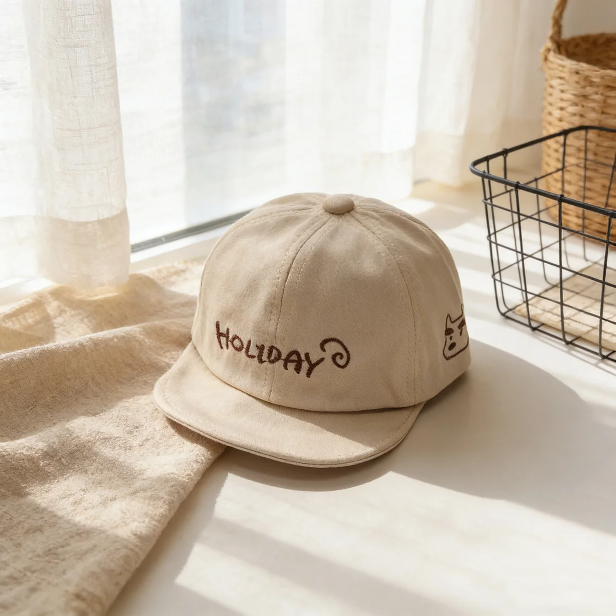 Children's HOLIDAY Letter-Stitched Dog-Head Flat Brim Baseball Cap, Simple Style, Soft Top, Suitable for Beach Outings
Children's HOLIDAY Letter-Stitched Dog-Head Flat Brim Baseball Cap, Simple Style, Soft Top, Suitable for Beach Outings