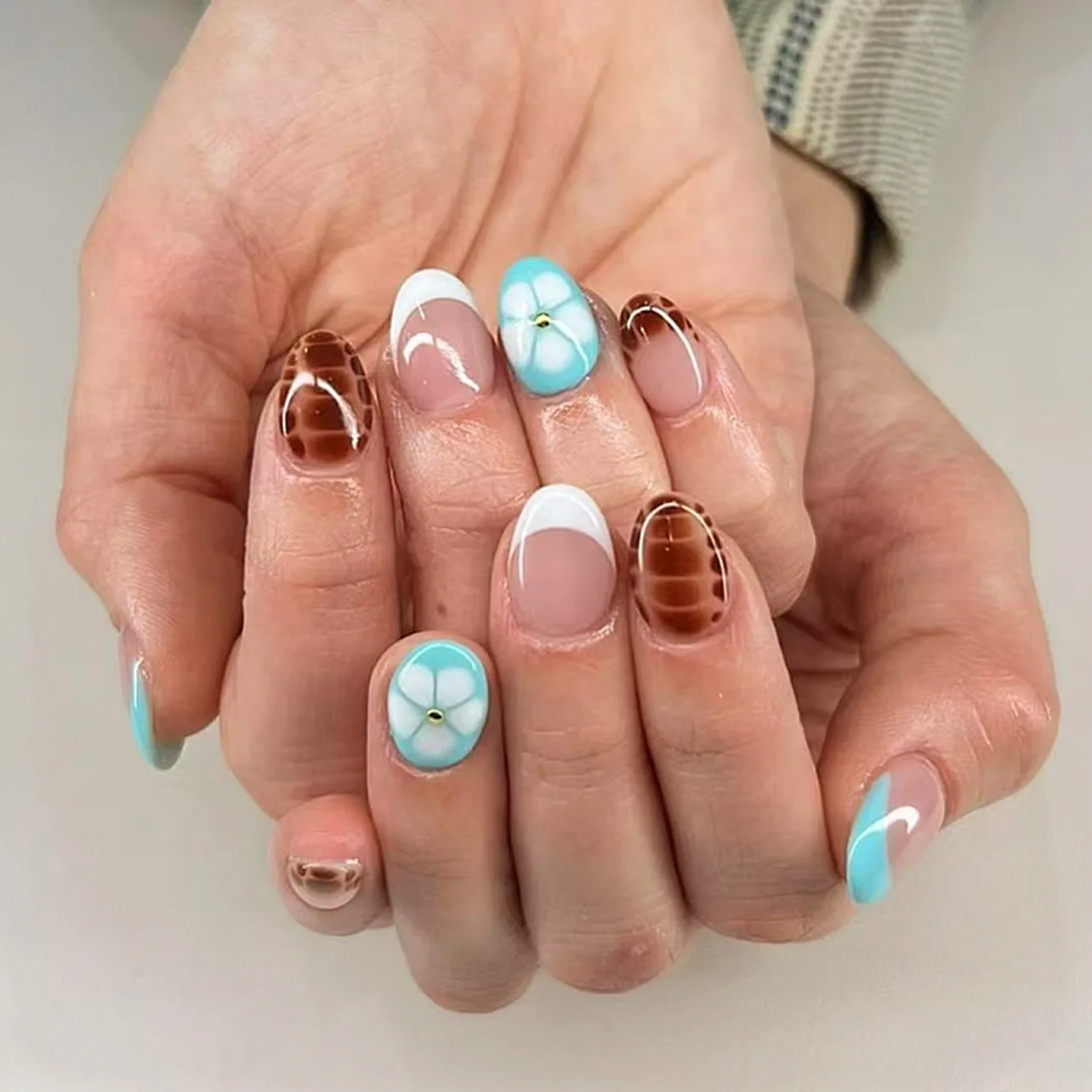 24pcs/set Summer Short Round Sky Blue Contrast Petal Flower False Nails for Graduation Balls Parties Dates Weddings Occasions
24pcs/set Summer Short Round Sky Blue Contrast Petal Flower False Nails for Graduation Balls Parties Dates Weddings Occasions