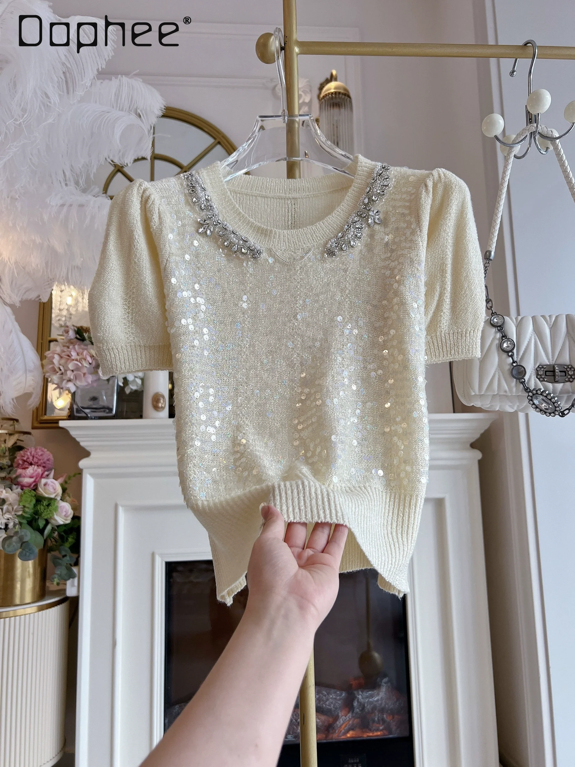 2025 Summer New Temperament Socialite Beading Rhinestone Round Neck Short Sleeve Top Women Korea Ins Loose Casual T-shrit Trendy
2025 Summer New Temperament Socialite Beading Rhinestone Round Neck Short Sleeve Top Women Korea Ins Loose Casual T-shrit Trendy