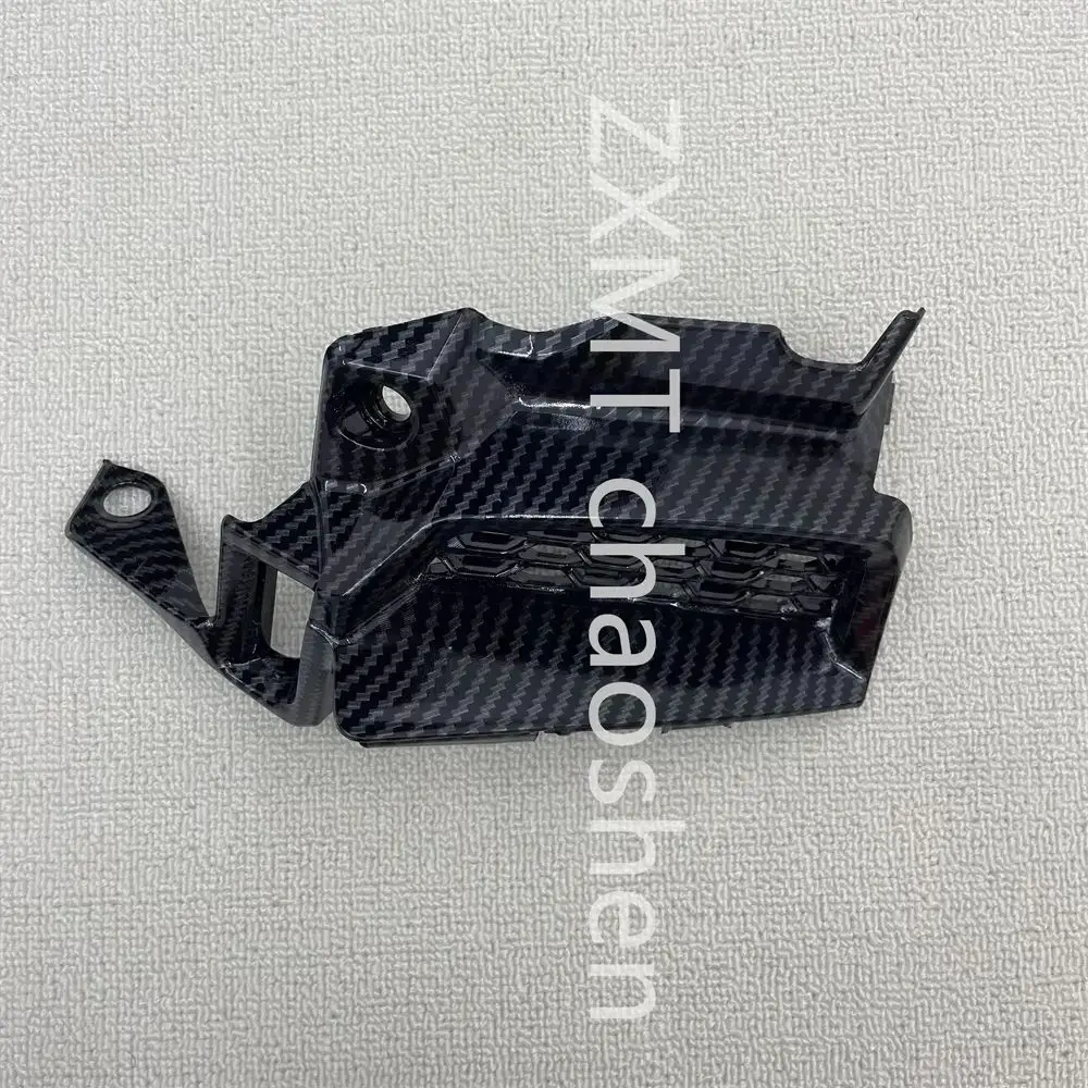 The ABS motorcycle fairing is suitable for the carbon fiber spray-painted air intake grille of CB650R from 2019 to 2023.
The ABS motorcycle fairing is suitable for the carbon fiber spray-painted air intake grille of CB650R from 2019 to 2023.