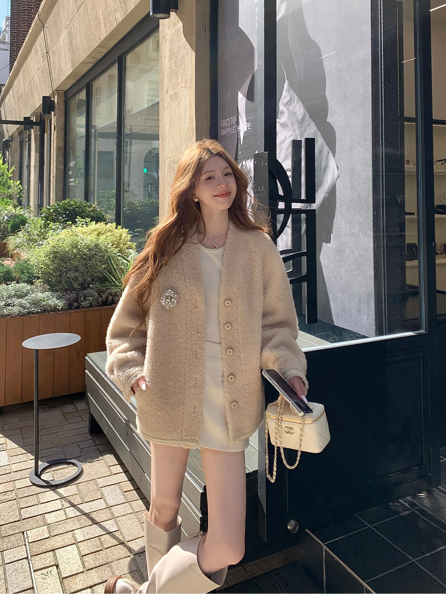 Женское шерстяное пальто Mis Rose: модное, теплое, ветрозащитное, с длинными рукавами, круглым воротником и вставками из овчины, для зимы
Женское шерстяное пальто Mis Rose: модное, теплое, ветрозащитное, с длинными рукавами, круглым воротником и вставками из овчины, для зимы