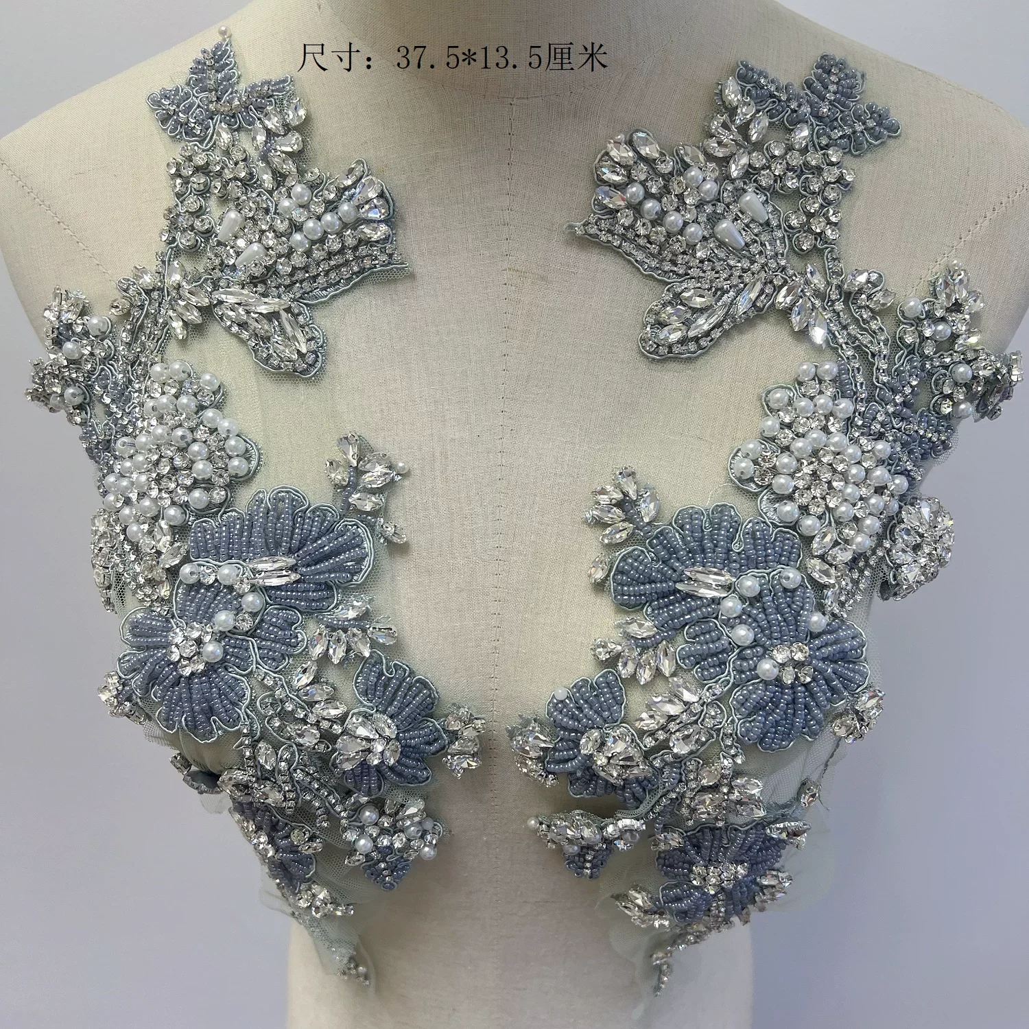 1Pair 3D Flower Rhinestone Applique Pair Crystal Beading Handcraft Patch French Bodice Patch Wedding Dress Applique
1Pair 3D Flower Rhinestone Applique Pair Crystal Beading Handcraft Patch French Bodice Patch Wedding Dress Applique